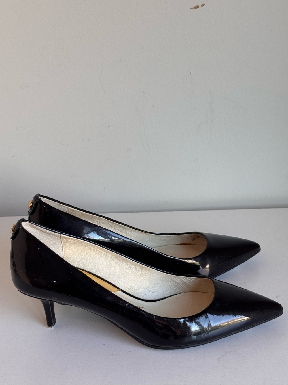 Michael Kors Flex Kitten Pumps Sz 6 Pointed Toe Kitten Heel Black Patent Leather